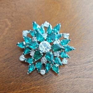 VINTAGE Emerald Green BROOCH